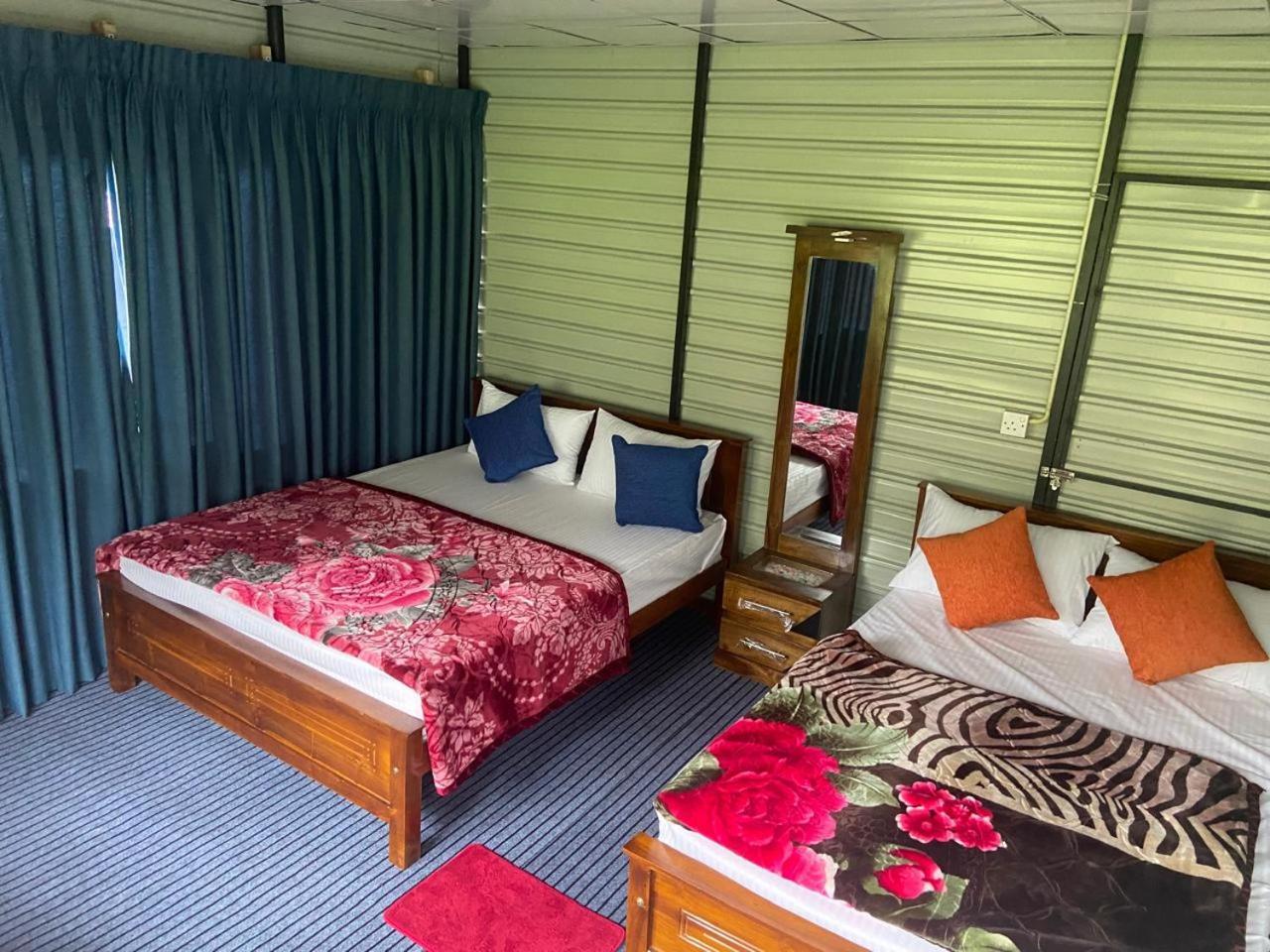 Shan Hotel Nallathanniya Exteriör bild